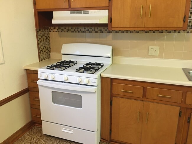 Características de la cocina: Nueva estufa de gas - 4251 Brockley Ave Casa