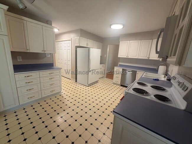 Photo - ALL ONE LEVEL IN WEST KNOXVILLE! OVER 2,400 SQUARE FEET!!!