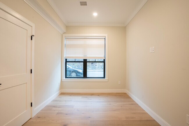 Photo - 157 Everett St Unit 102