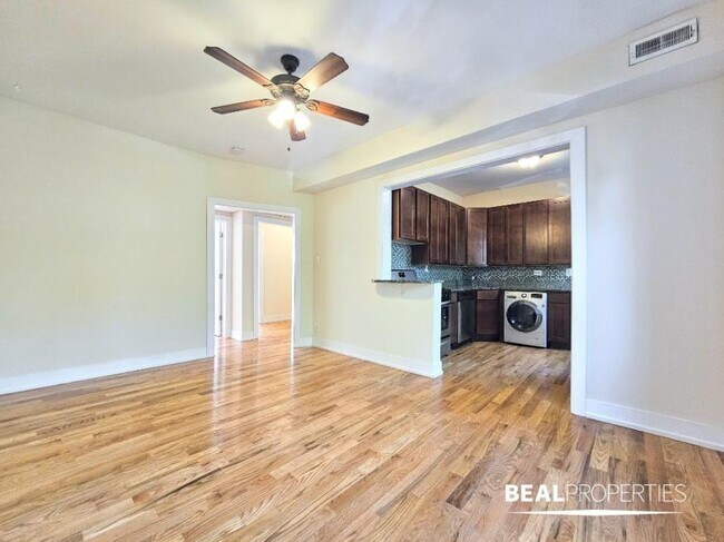 Photo - 2 bedroom in CHICAGO IL 60657 Condo Unit E2