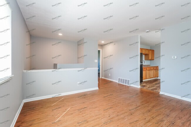 Photo - 838 Higbee Dr N