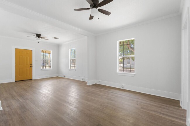 843 Culebra Rd