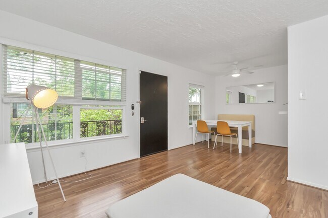 Building Photo - 3224 Timmons Ln Unit 136