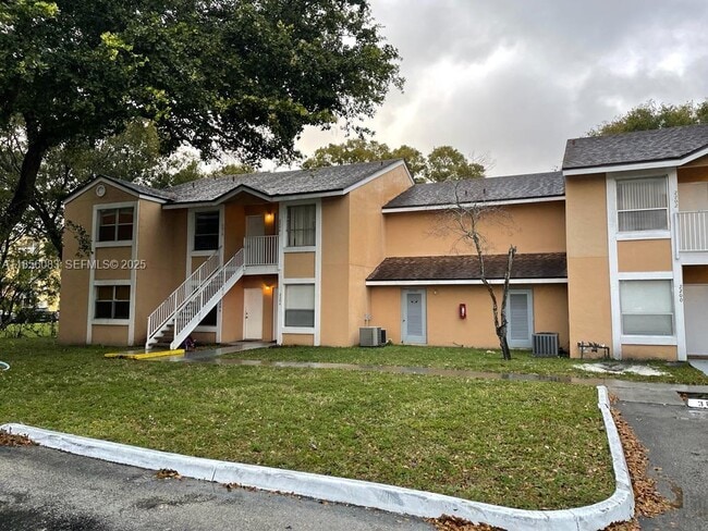 Building Photo - 2210 SW 81st Ave Unit 2210