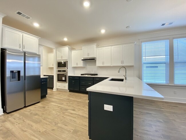 Photo - 647 Conifer Dr