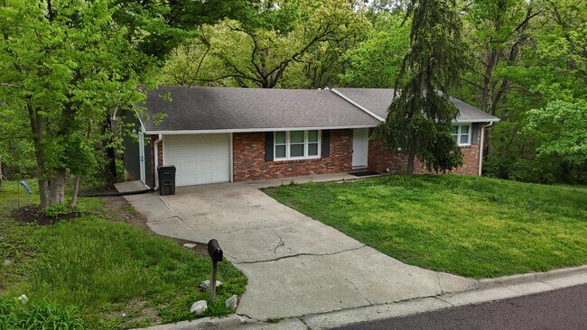 Building Photo - 3006 Lynnwood Dr