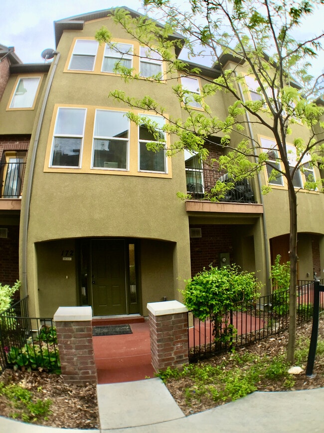 Photo - 176 W Barry Links Way