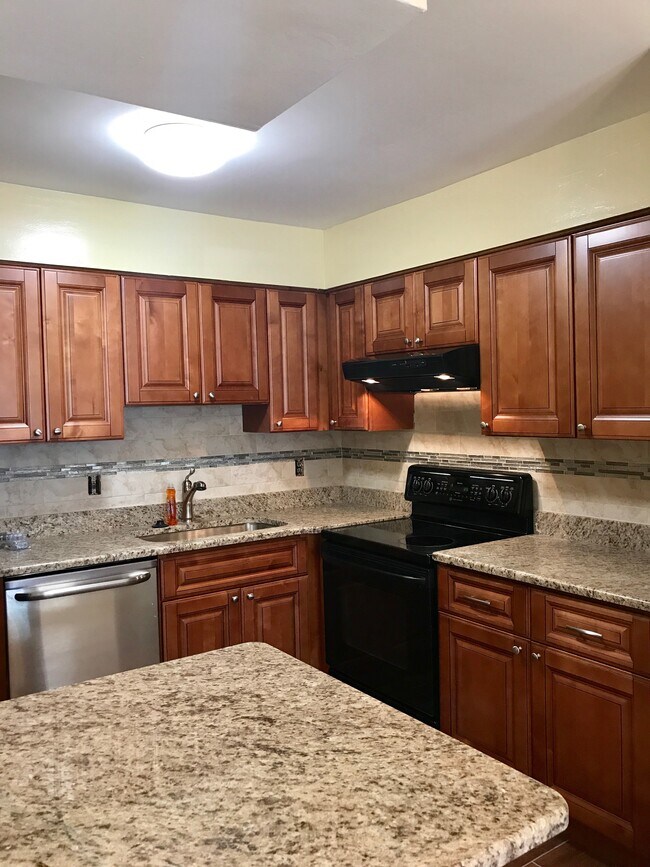 Kitchen with Granite - 1401 Whitpain Hls Townhome