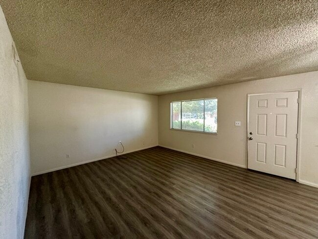 Citrus Heights 2BD/1BA with Community Pool