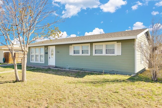 Building Photo - 3704 Travis Ave