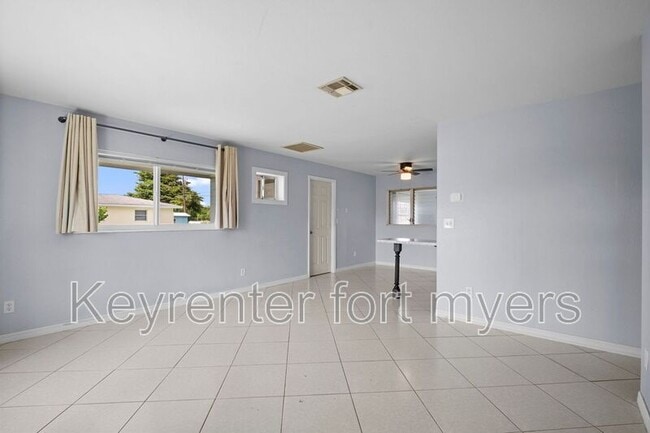 Photo - 211 E Jasmine Rd