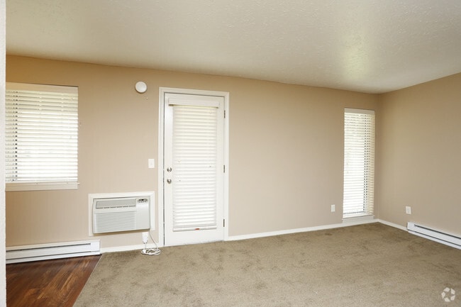 1x1 Living Room - Graymayre Crossing Apartments