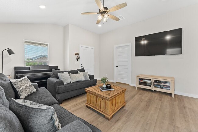 Photo - 401 Farmstead Ln