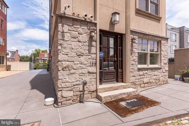 Building Photo - 133 Salter St