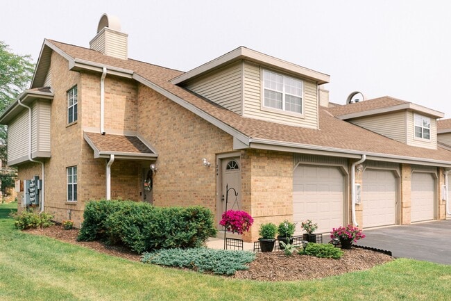 Building Photo - The Villas at Foxwood Rental