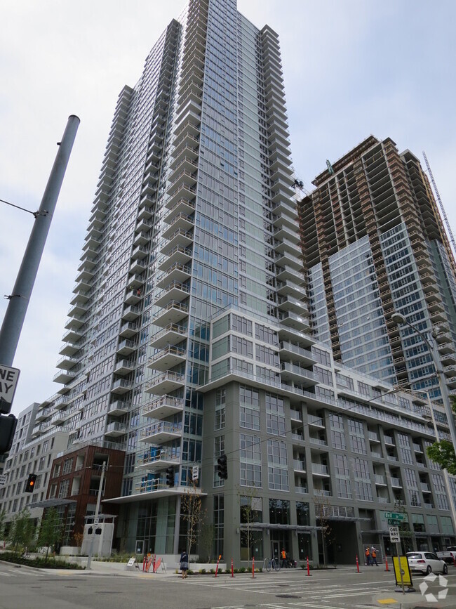 Building Photo - Downtown Seattle-Insignia condo 2 bed/1.75...