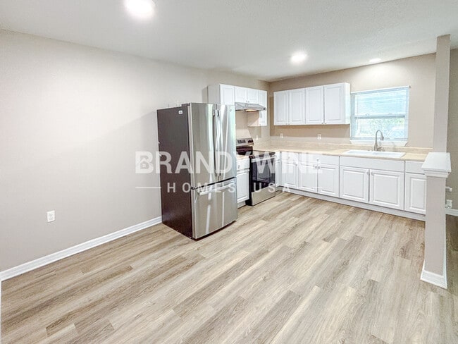 Photo - 2911 6th Ave S