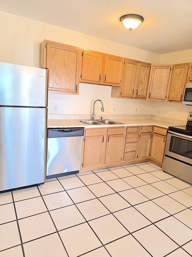 Photo - 129 Townsgate Plaza