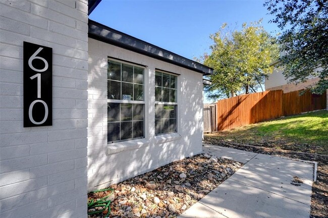 Photo - 610 Duke Bend