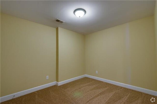 Building Photo - 3-bed/3.5-bath in Lenox Village Rental