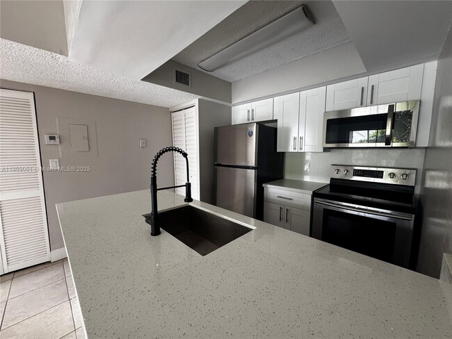 Building Photo - 5780 Rock Island Rd Unit 375 Rental
