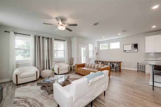 Photo - 7310 Harmony Shoals Bnd