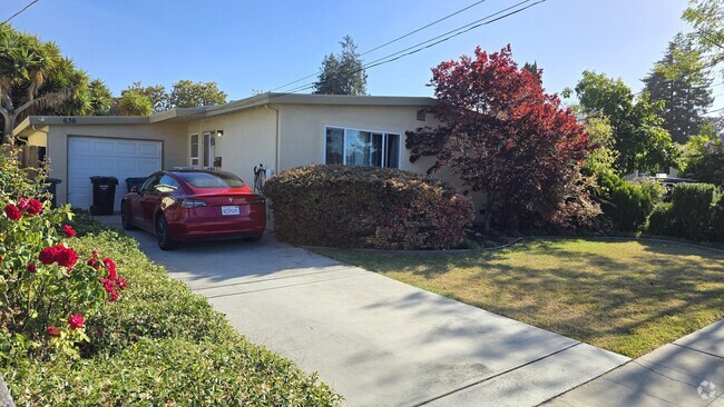 Building Photo - 636 Cypress Ave Rental