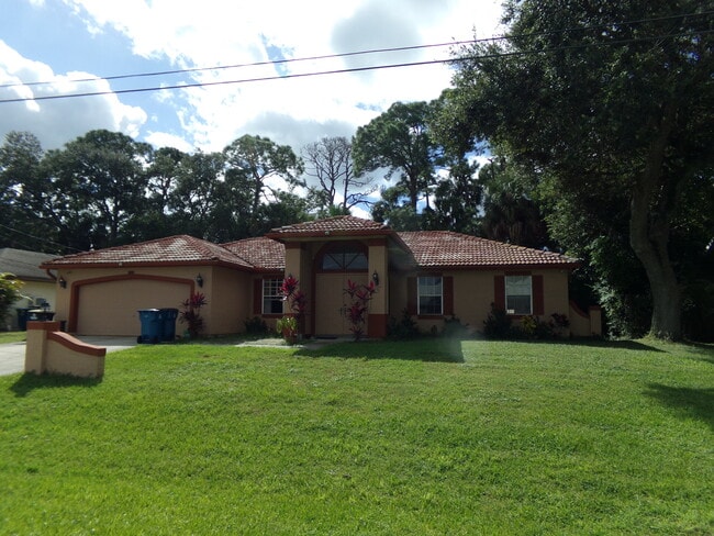 Building Photo - 310 Seahorse Cir SE