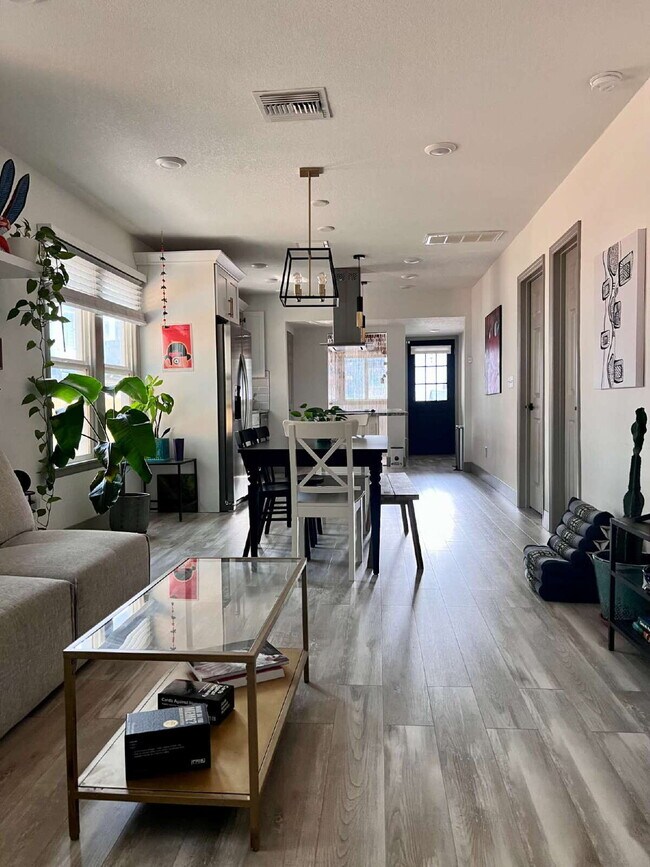 Photo - "Charming 2-Bed, 2-Bath Gem in the Heart of St. Petersburg – 1100 Sq. Ft. of Comfort!"