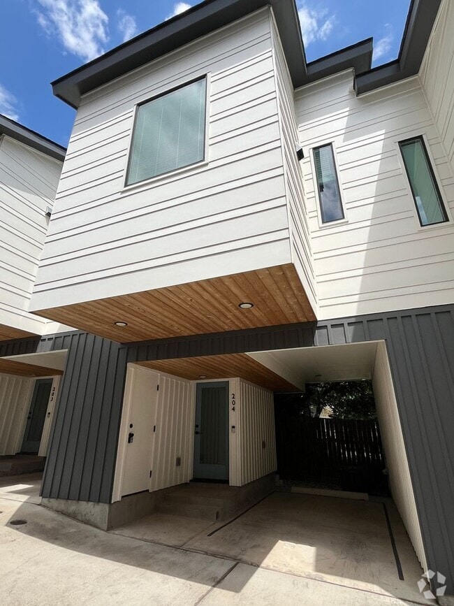Building Photo - Great Studio Close to Downtown Rental