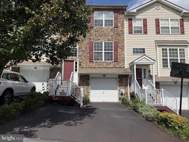 Building Photo - 278 Yorktown Ct