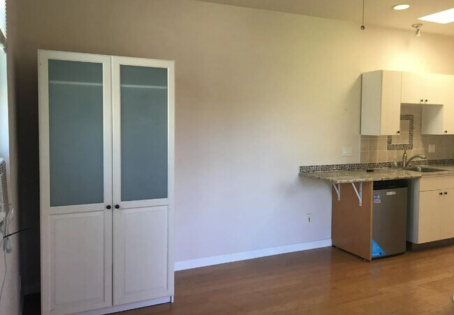 Photo - 4857 Kansas St