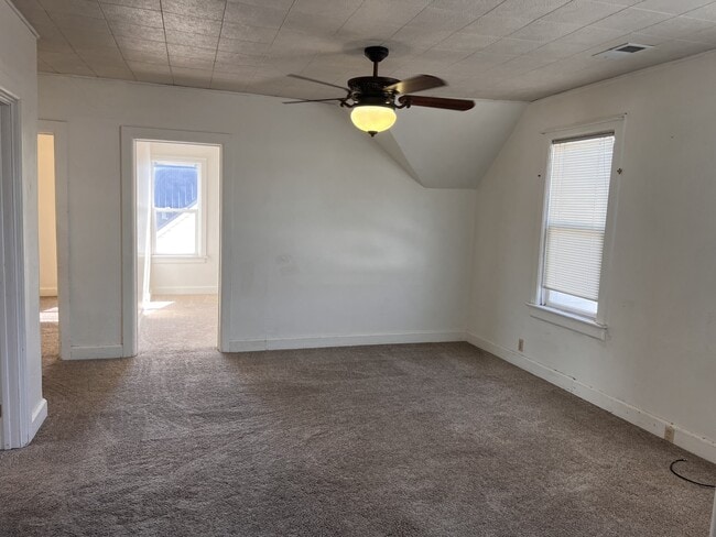 Building Photo - 535 Menasha St Unit 537A