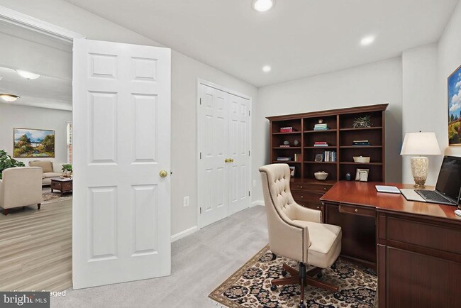 Photo - 306 Kings Crest Dr