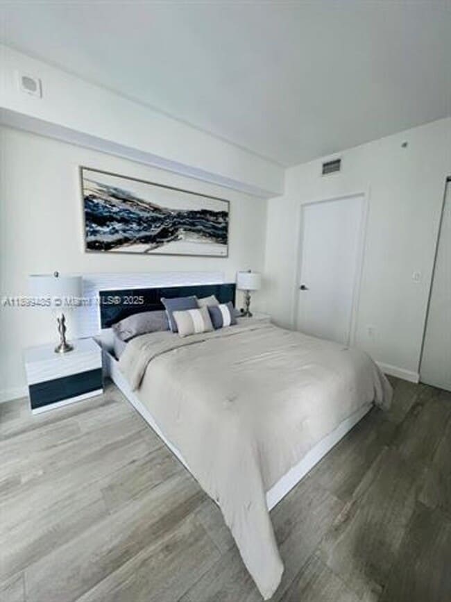 Photo - 55 SW 9th St Unidad 55 SW 9th St  3308
