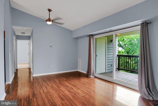 Building Photo - 200 Spring Maiden Ct Unit 301