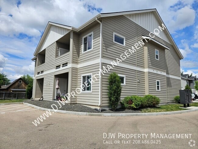 Building Photo - 324 E 3rd St Unit C101 Rental
