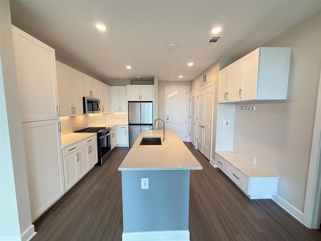 Building Photo - 716 Waugh Dr Unit A10 805 Rental