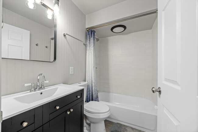 Photo - 115 E Sycamore Rd