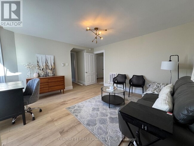 Photo - 740 Lorne Ave Unité 2