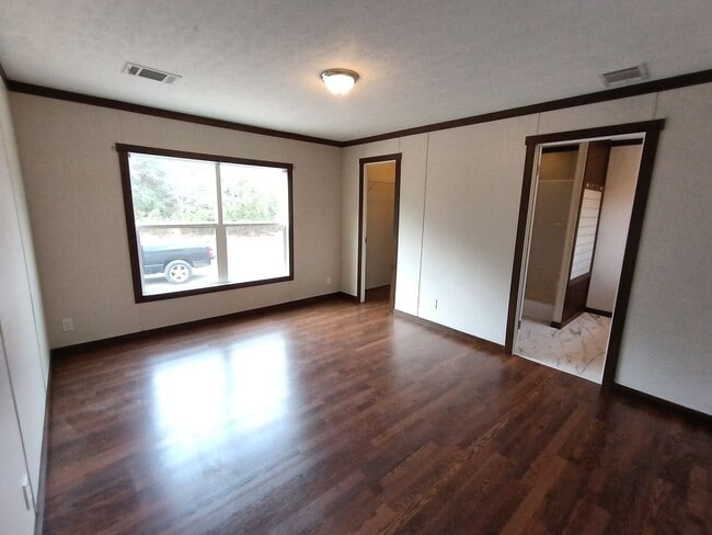 Photo - 785 Sandridge Rd