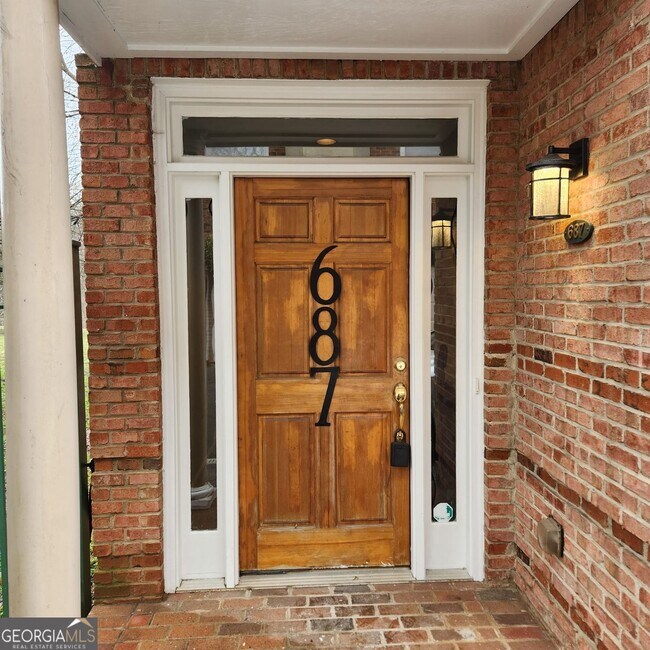 Photo - 687 Bonaventure Ave NE