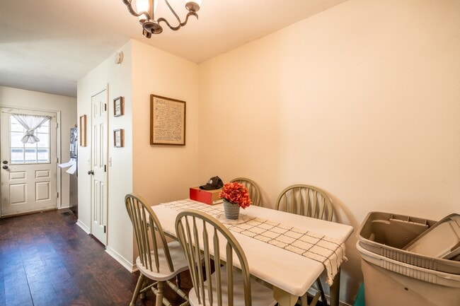 Photo - 3612 Queen Anne Way