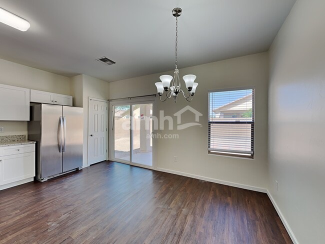 Photo - 11320 Harvester