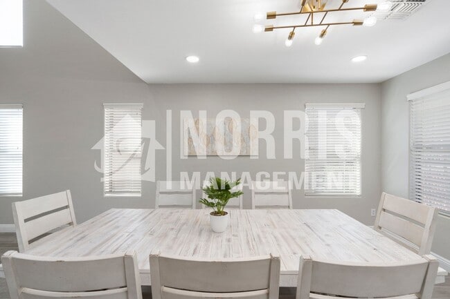 Photo - Beautiful Large Furnished Home w/A Pool