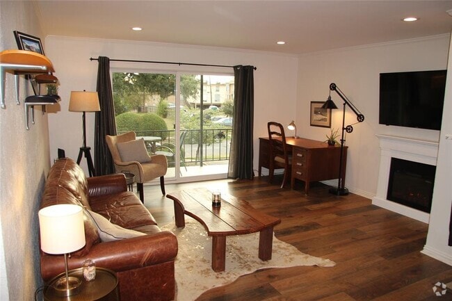 Building Photo - 4320 Holland Ave Rental