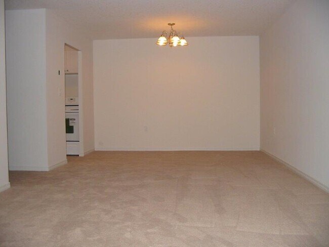 Photo - 175 Wellington St S