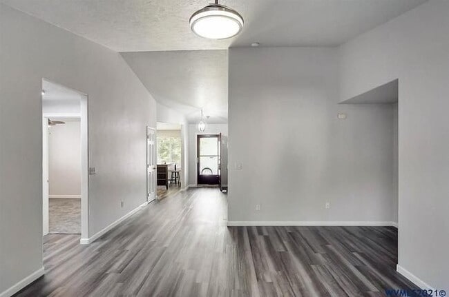 Photo - 1052 Ginger Ave SE