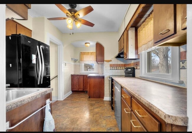 Photo - 2 Bedroom 1 Bathroom House, 1/2 OFF FIRST MONTHS RENT!!!