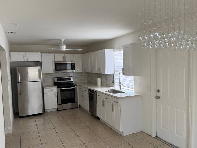713 SW 5th Ct